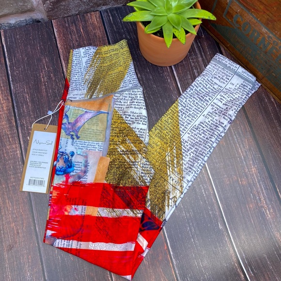 🆕🆕✨RARE! NWT NIYAMA SOL FAKE NEWS BAREFOOT LEGGING XS